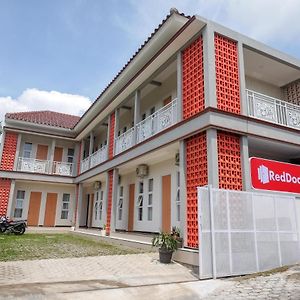 Reddoorz Syariah Near Universitas Tidar Magelang